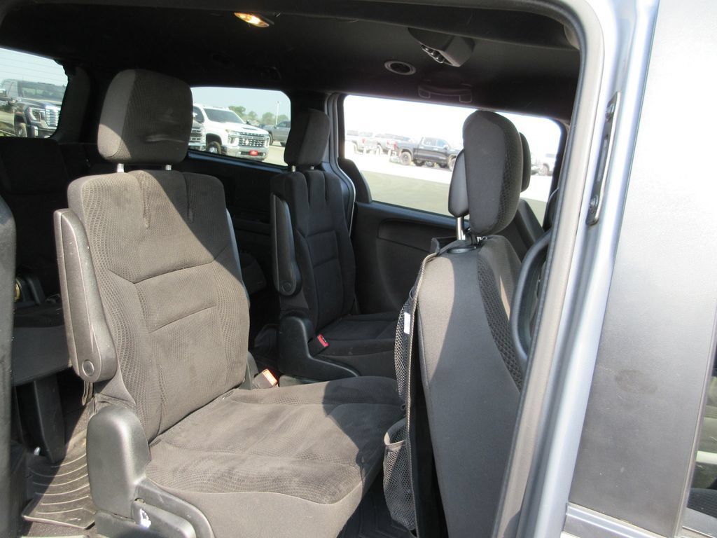 Used 2018 Dodge Grand Caravan SE FWD image 20