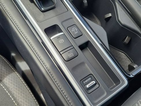 Certified 2025 Nissan Pathfinder SV FWD image 33