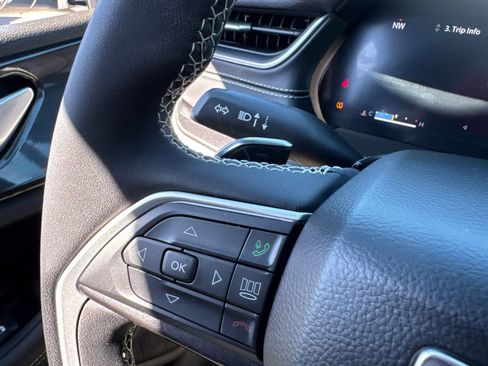 Used 2023 Jeep Grand Cherokee L Laredo AWD/4WD image 20