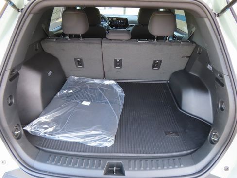 New 2026 Chevrolet Equinox LT w/ LPO, Floor Liner Package image 18