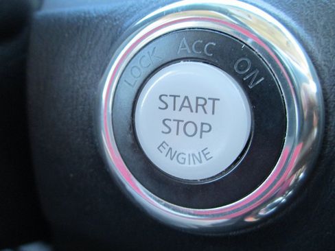 Used 2015 INFINITI QX80 4WD w/ Driver's Assistance Package image 29