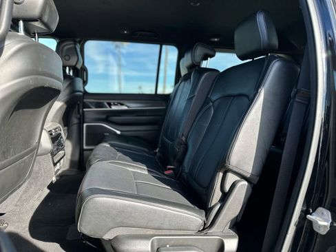 Used 2024 Jeep Wagoneer Series II w/ Flexible Seating Group image 4