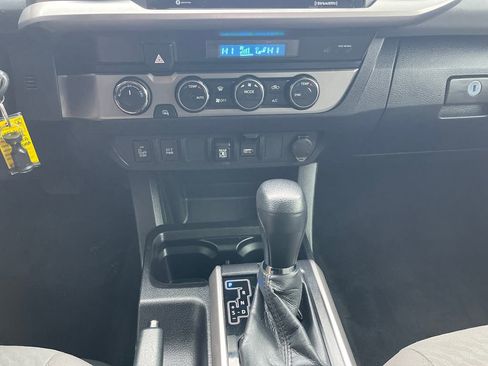 Certified 2022 Toyota Tacoma SR5 image 20