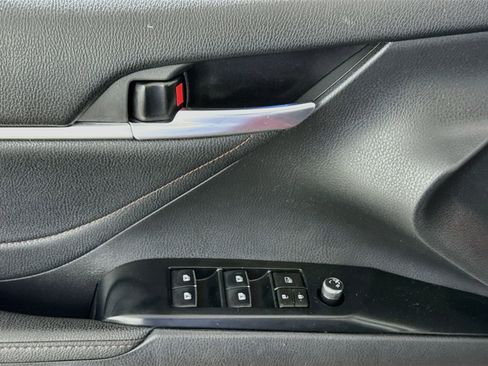 Used 2018 Toyota Camry XLE image 18