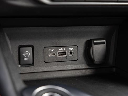 Used 2025 Nissan Sentra SR w/ SR Premium Package FWD image 19