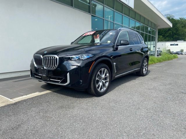 Used 2026 BMW X5 xDrive40i w/ Premium Package AWD/4WD image 3