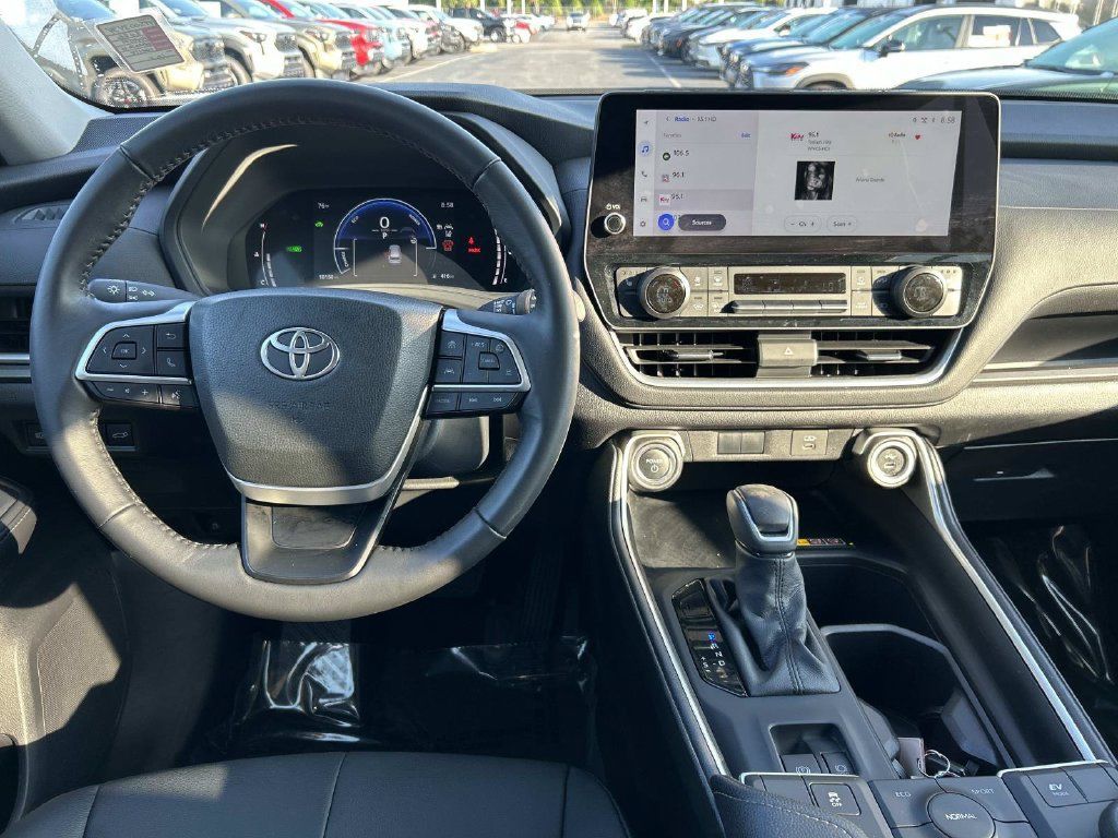 Used 2026 Toyota Grand Highlander XLE FWD image 25