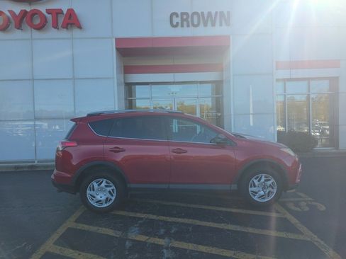 Used 2017 Toyota RAV4 LE image 2