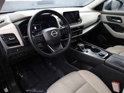 Used 2025 Nissan Rogue SV image 10