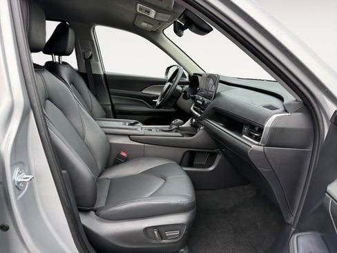 Certified 2025 Toyota Grand Highlander AWD image 16