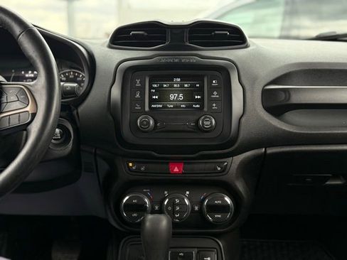 Used 2017 Jeep Renegade Latitude w/ Popular Equipment Group image 24