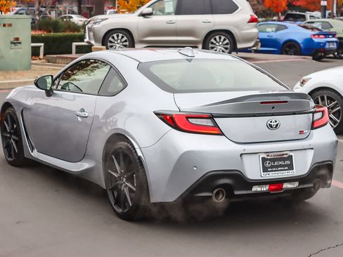 Used 2023 Toyota GR86 Premium image 2