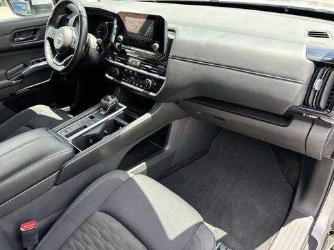 Used 2025 Nissan Pathfinder SV FWD image 30