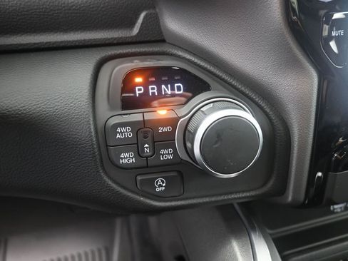New 2026 RAM 1500 4x4 Crew Cab image 32