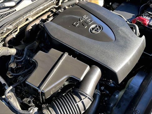 Used 2019 Toyota Tacoma TRD Sport image 35