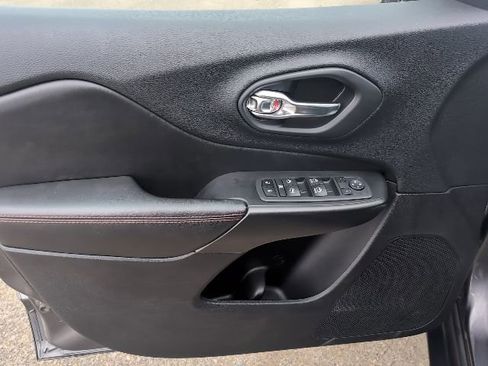 Certified 2020 Jeep Cherokee Trailhawk w/ Cold Weather Group image 8