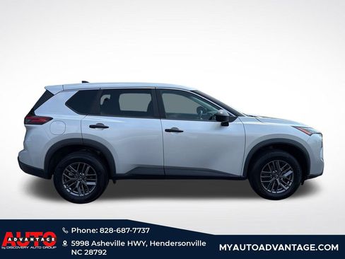 Used 2024 Nissan Rogue S AWD/4WD image 2
