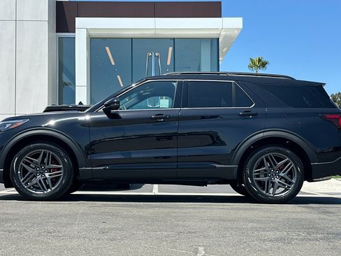 New 2026 Ford Explorer ST-Line w/ ST-Line Street Pack RWD image 6