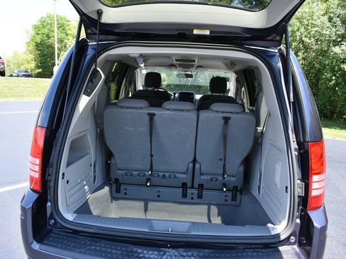 Used 2008 Chrysler Town & Country Touring FWD image 29