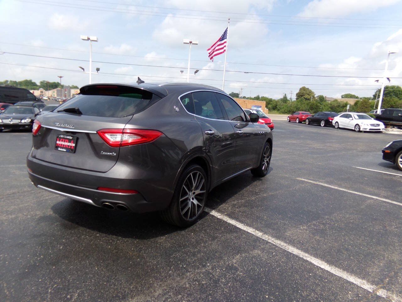 Used 2017 Maserati Levante w/ Luxury Package AWD/4WD image 6