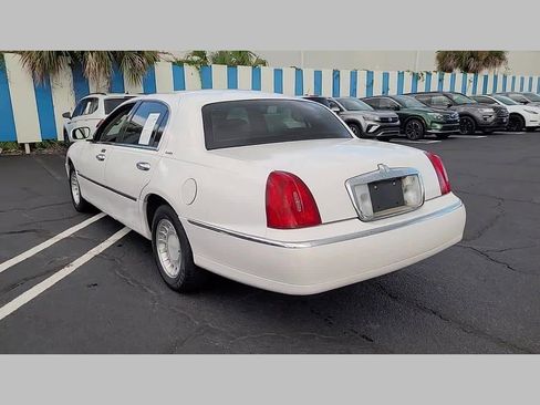 Used 2001 Lincoln Town Car Executive image 18
