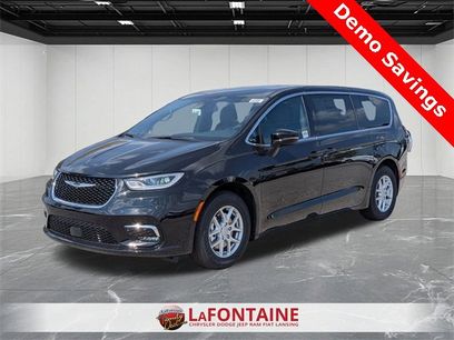 New 2026 Chrysler Pacifica Select