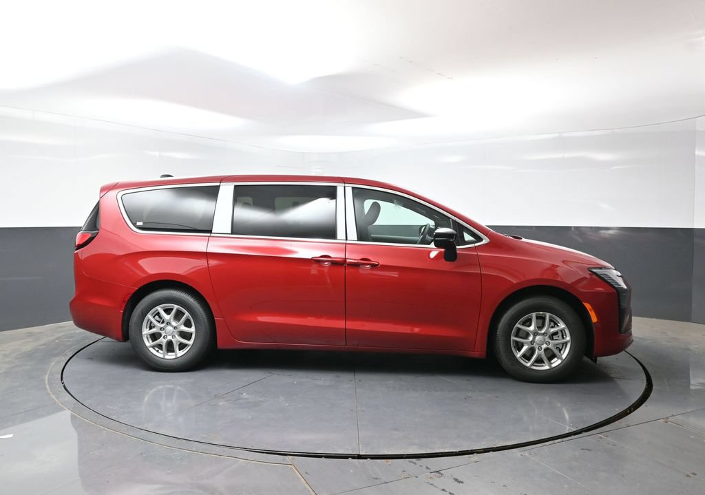 New 2027 Chrysler Pacifica Select w/ Family Tech Group FWD image 2