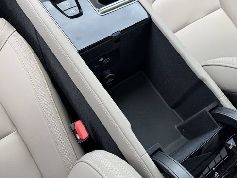 Certified 2025 Volvo XC90 B5 Core AWD/4WD image 33
