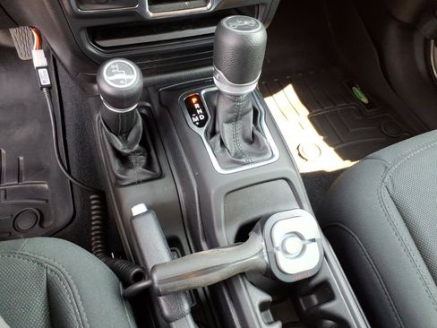 Used 2019 Jeep Wrangler Sport AWD/4WD image 19