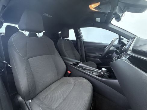 Used 2018 Toyota C-HR XLE image 13