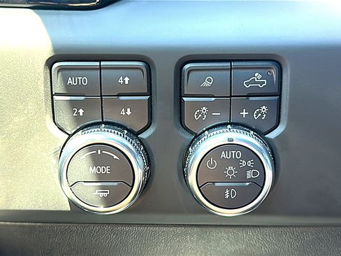 Used 2024 GMC Sierra 1500 AT4 w/ Technology Package AWD/4WD image 36