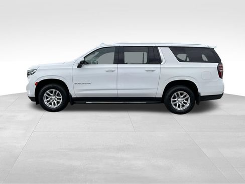 Certified 2022 Chevrolet Suburban LT w/ Luxury Package AWD/4WD image 30