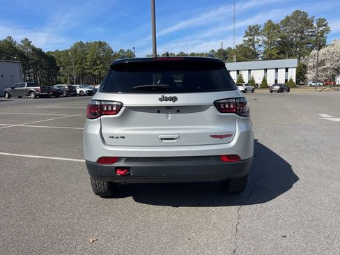 Used 2025 Jeep Compass Trailhawk AWD/4WD image 6