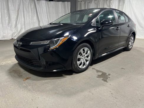Used 2023 Toyota Corolla LE FWD image 3