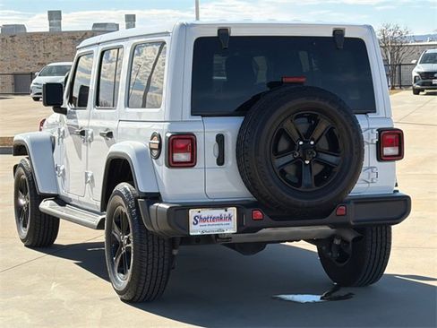 Used 2022 Jeep Wrangler Unlimited Sahara image 6