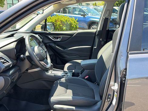 Used 2023 Subaru Forester Premium AWD/4WD image 9