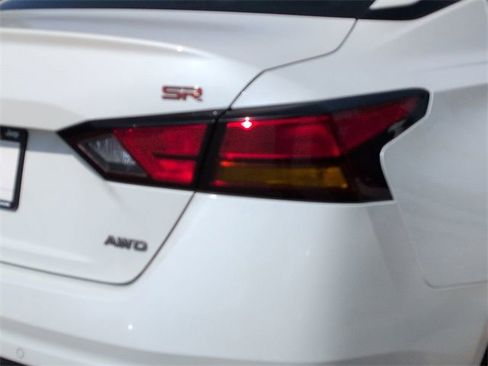 Used 2024 Nissan Altima 2.5 SR image 12