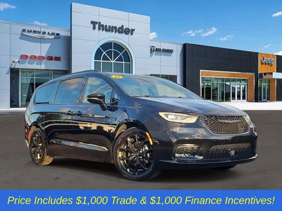 Used 2025 Chrysler Pacifica Limited