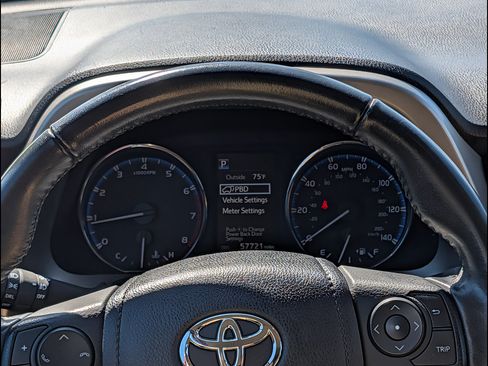 Used 2016 Toyota RAV4 XLE AWD/4WD image 19