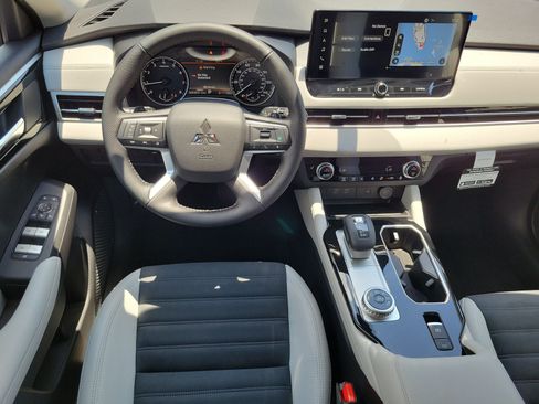 New 2026 Mitsubishi Outlander SE FWD image 17