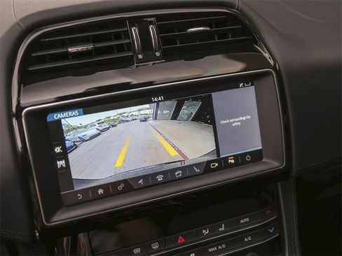 Used 2019 Jaguar F-PACE Prestige image 25