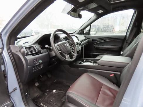 Used 2024 Honda Ridgeline Black Edition image 2