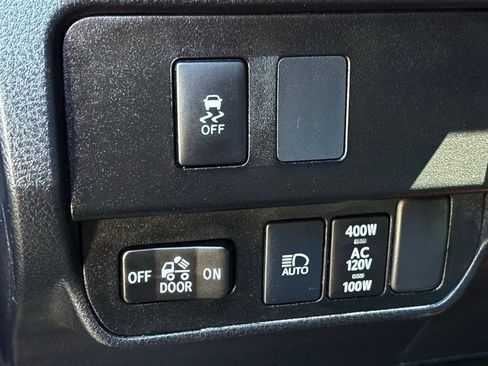 Used 2022 Toyota Tacoma TRD Off-Road AWD/4WD image 17