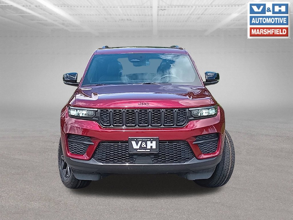 Used 2024 Jeep Grand Cherokee Altitude AWD/4WD image 26