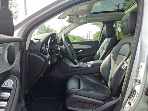 Used 2019 Mercedes-Benz GLC 300 4MATIC image 13