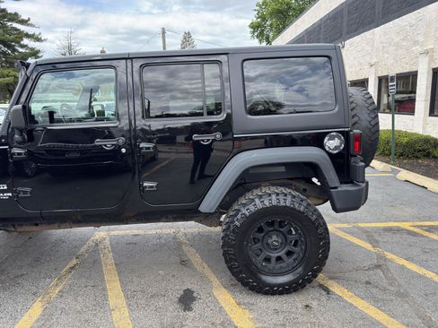Used 2017 Jeep Wrangler Unlimited Sport w/ Quick Order Package 23S AWD/4WD image 3