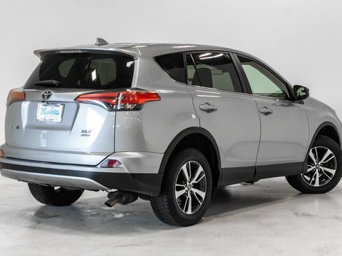Used 2018 Toyota RAV4 XLE AWD/4WD image 26