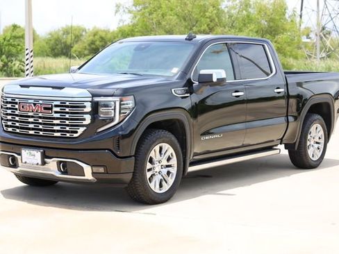 Used 2022 GMC Sierra 1500 Denali w/ Technology Package AWD/4WD image 3
