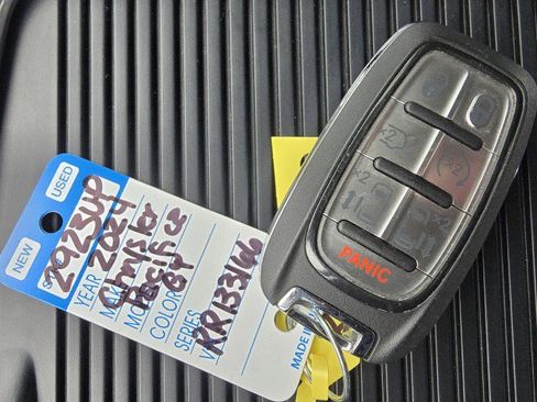 Used 2024 Chrysler Pacifica Touring-L image 30