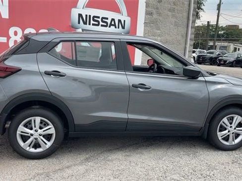 New 2025 Nissan Kicks Play S image 4